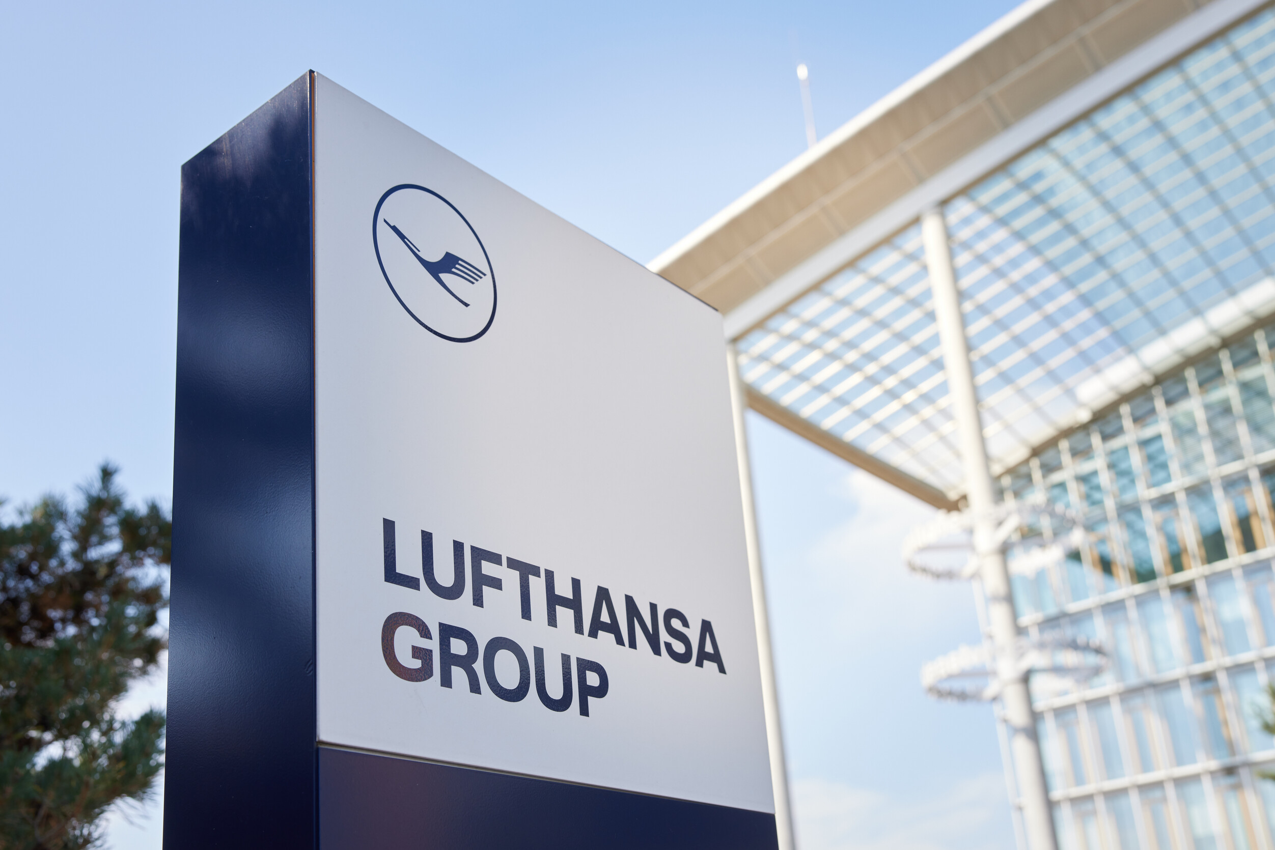 Lufthansa manages to 'stay on course' despite 'weak demand' during third quarter