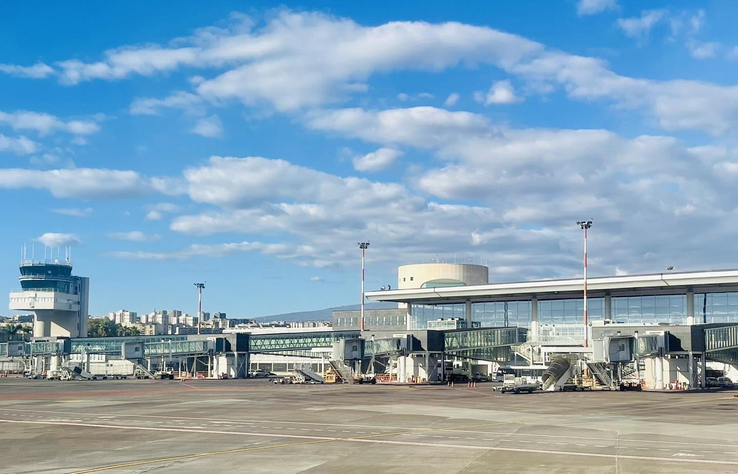 Catania Airport closes after Mount Etna’s eruption, flights diverted and cancelled