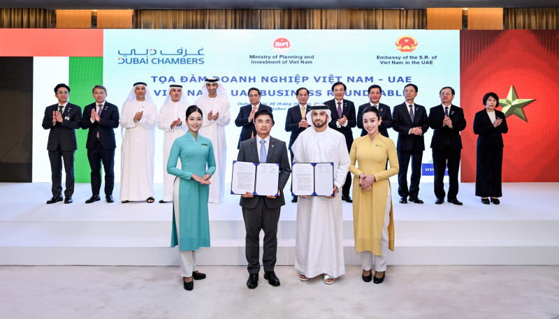 Emirates signs MoUs with two Vietnamese carriers