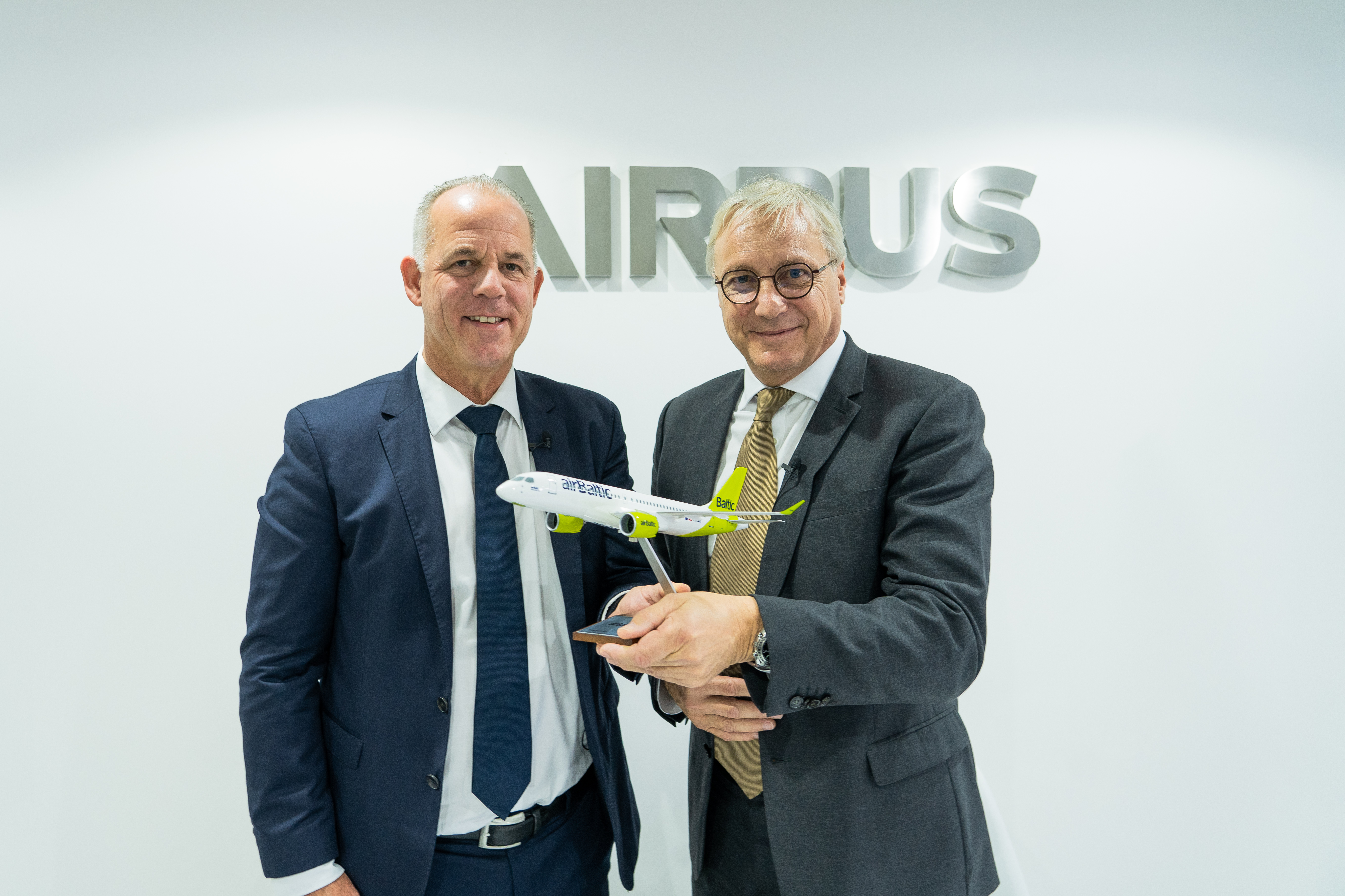 airBaltic adds to A220 order