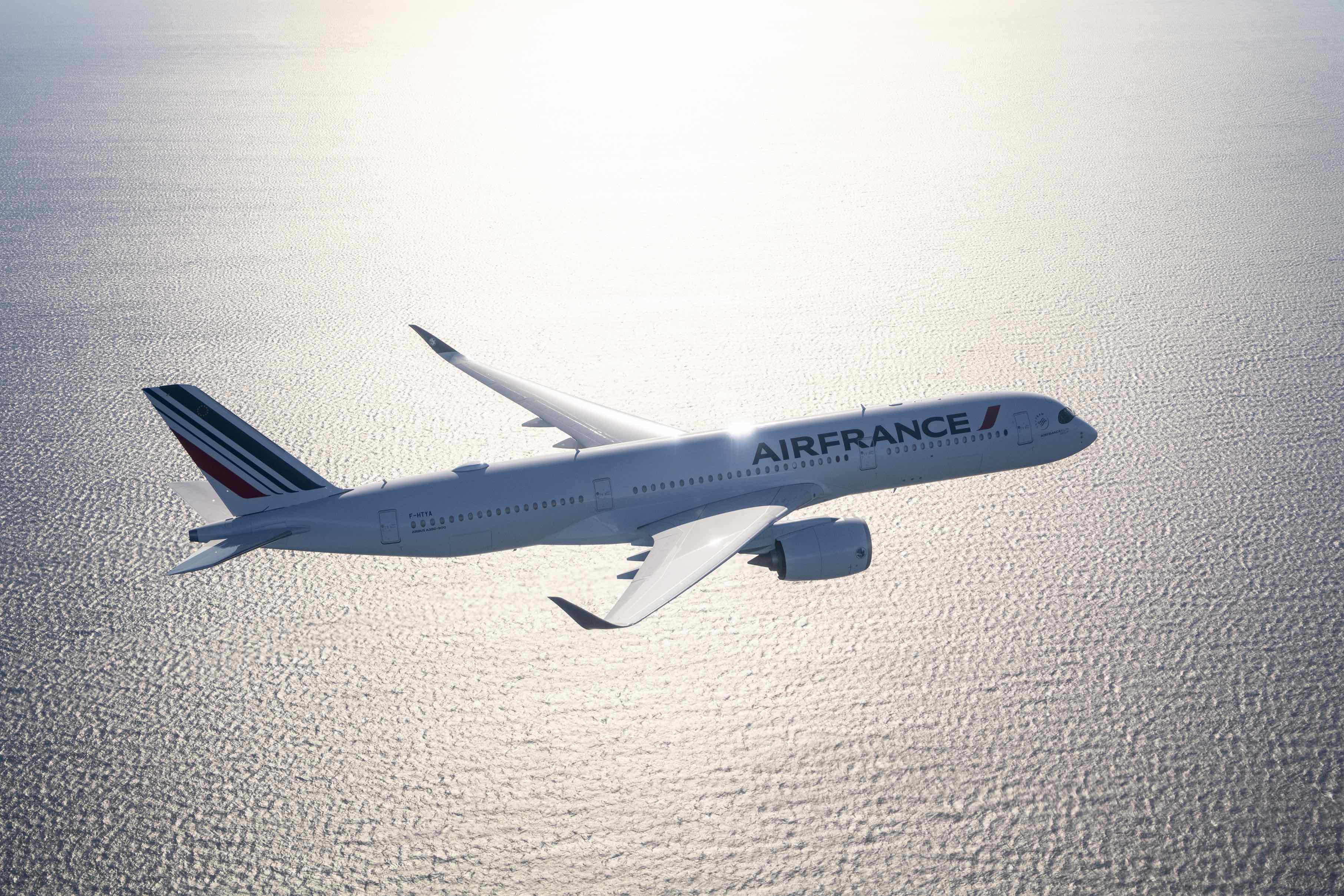 Avolon delivers Airbus A350-900 to Air France.