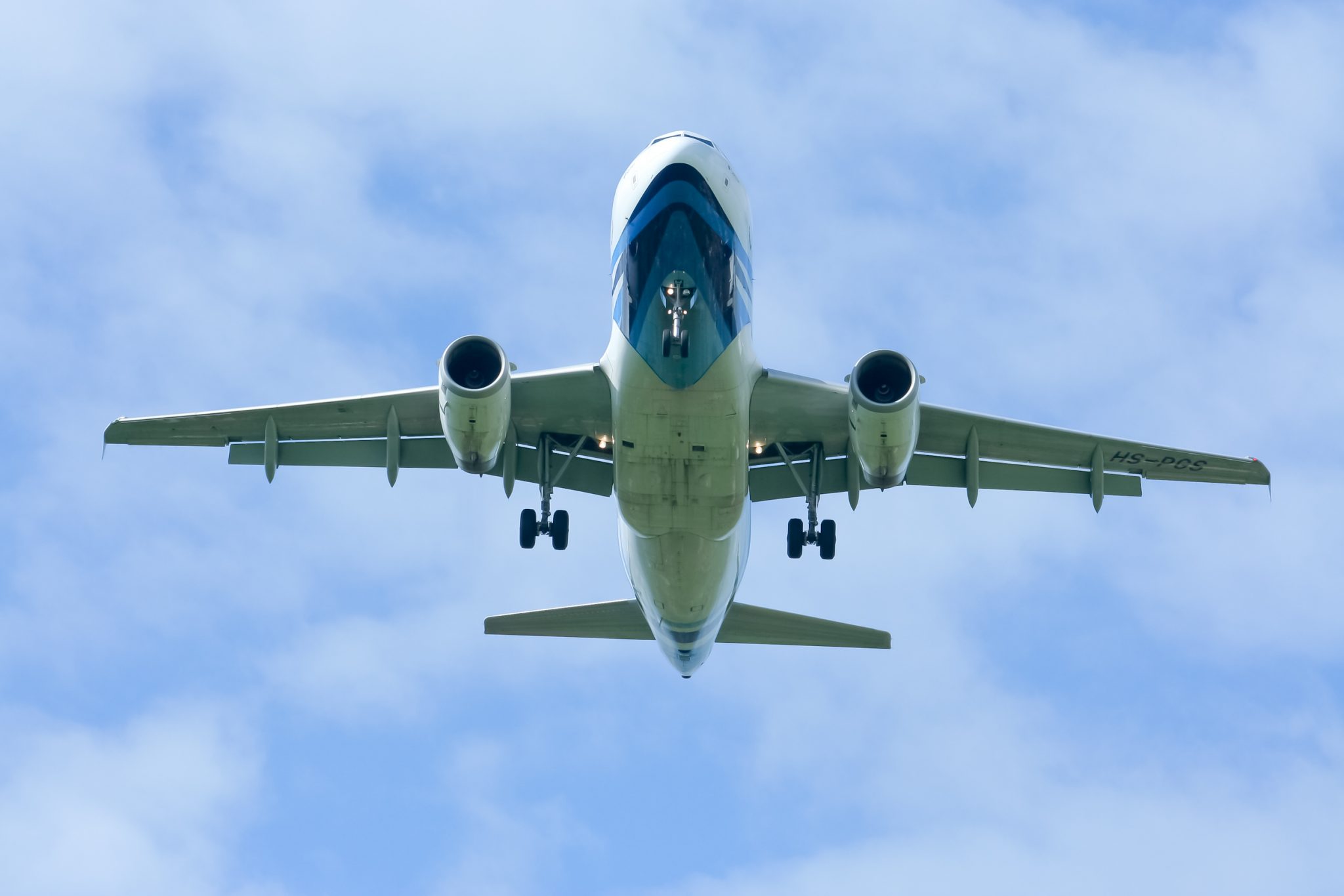 Airline shares fall as France announces flight tax from its airports