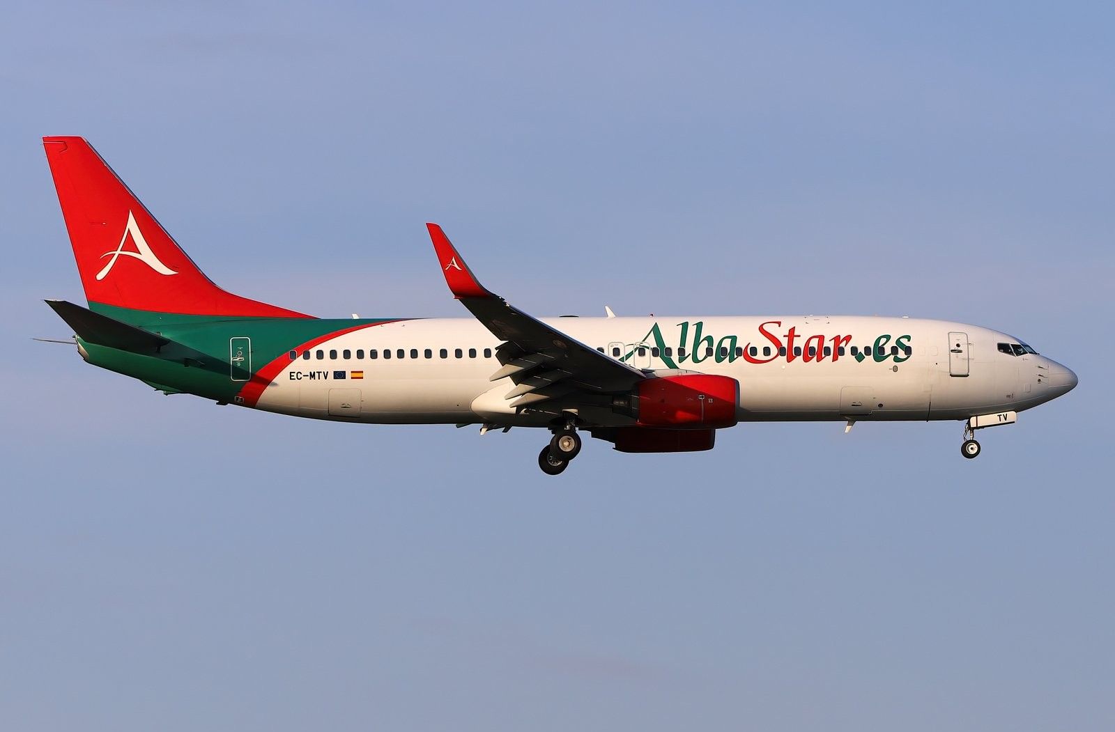 Aergo Capital sells one 737-800 on lease to AlbaStar