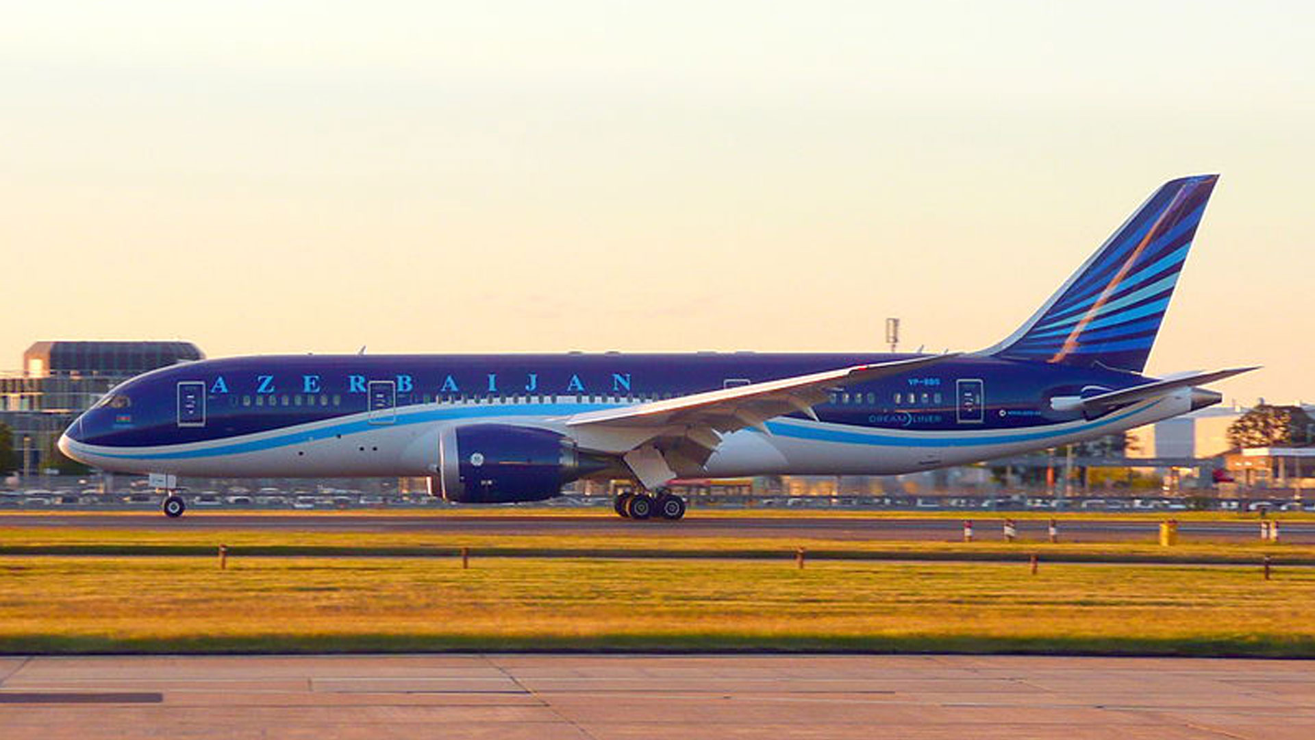 Azerbaijan Airlines suspends flights between Baku and Kazan