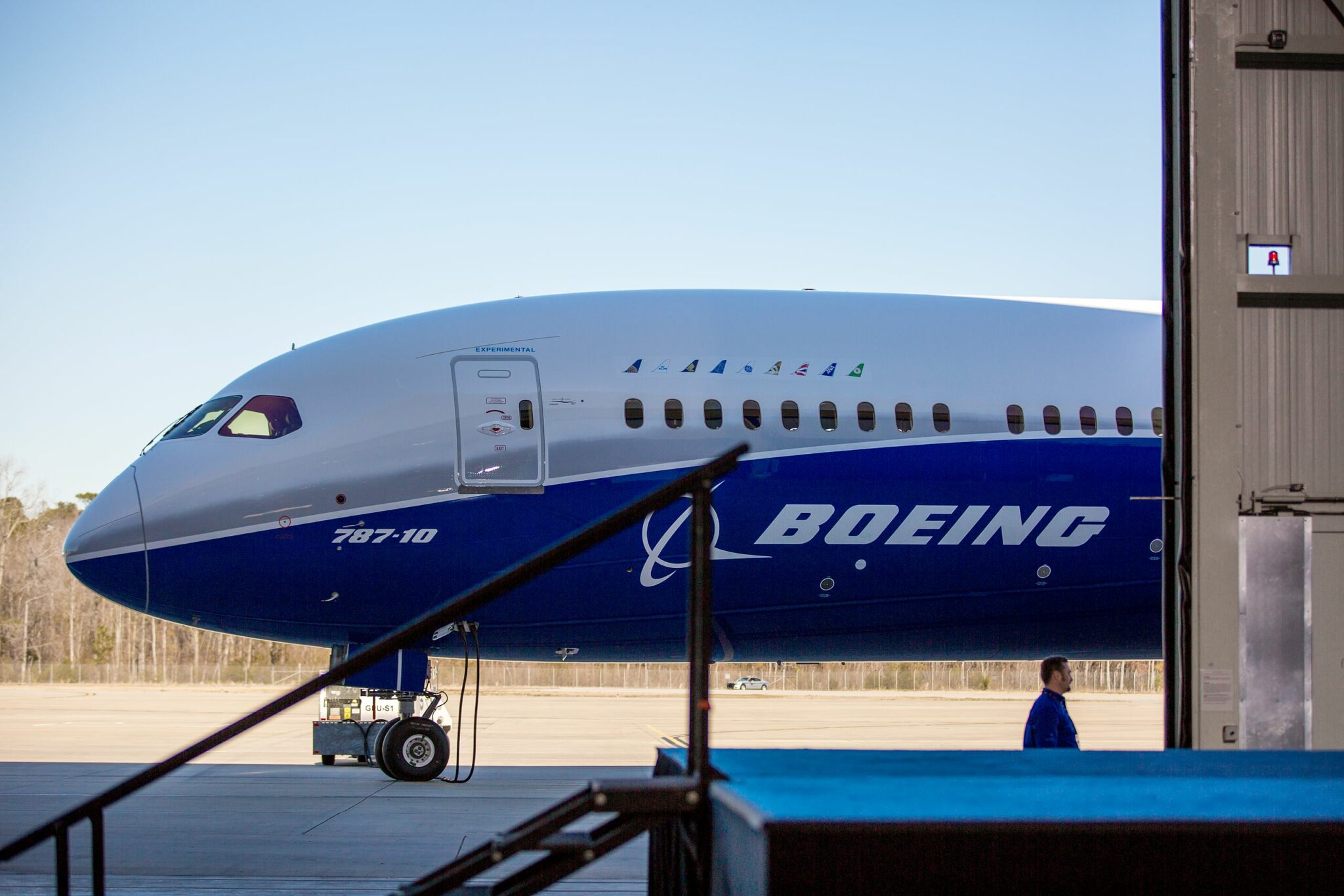 Boeing issues 222 layoff notices