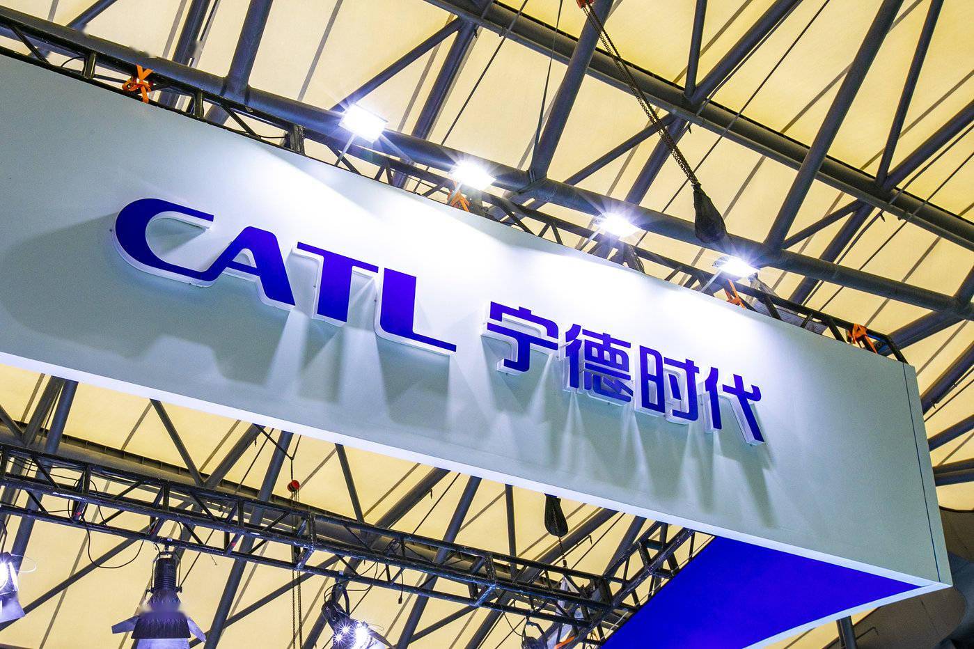 CATL, COMAC come together to develop electric aircraft