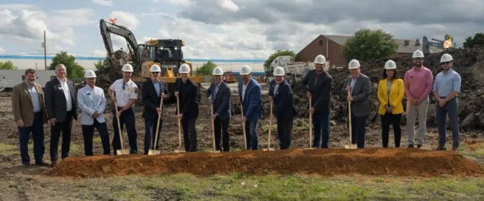 Cirrus Aircraft breaks ground on $13 million facility in Dallas Metroplex