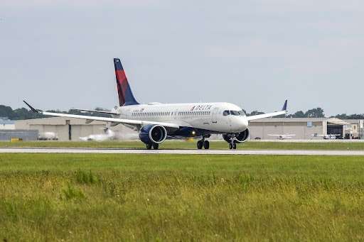 After posting record profit for Q1, Delta places firm order for additional 12 A220-300s