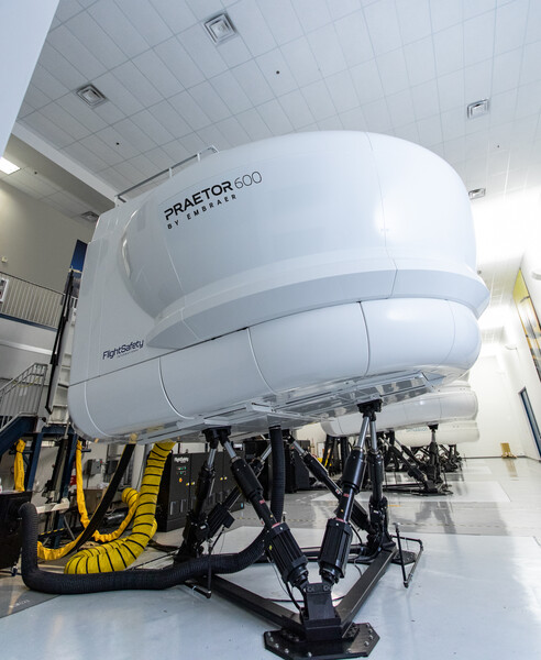 FlightSafety International to offer full-flight simulator for Praetor training