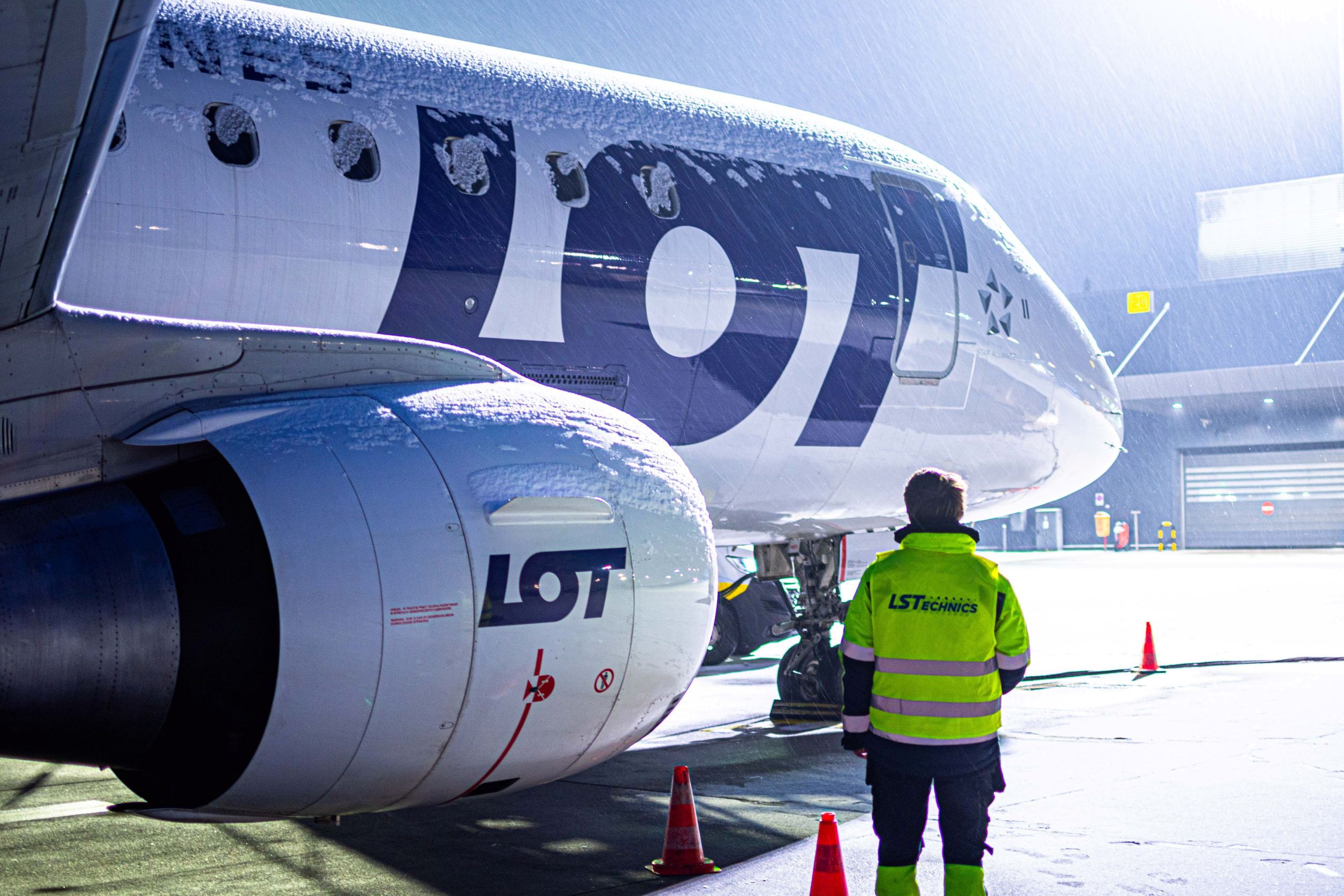 LST commences line maintenance for LOT Polish Airlines