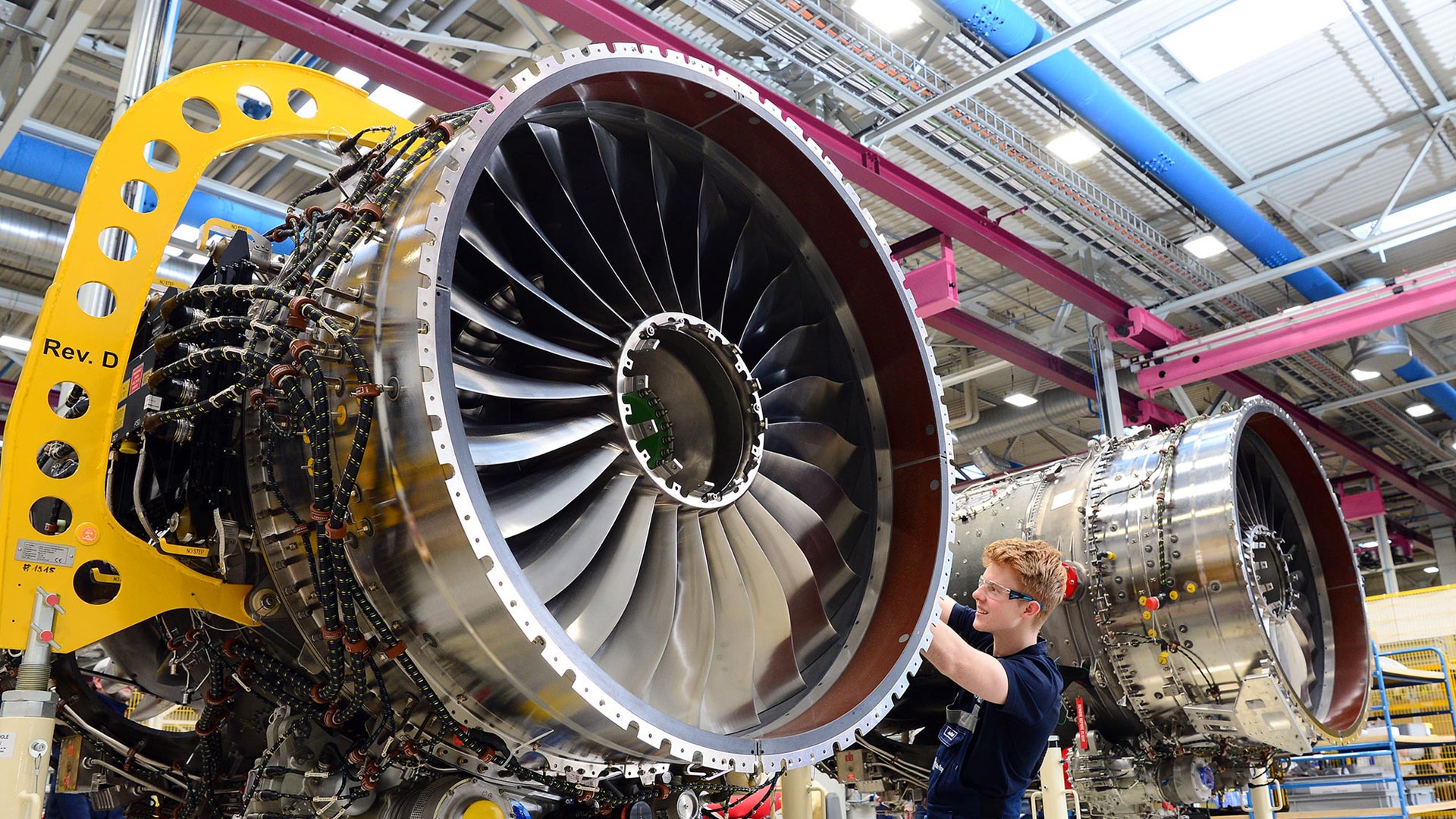 Rolls-Royce reports 2022 profit lifted by aviation sector