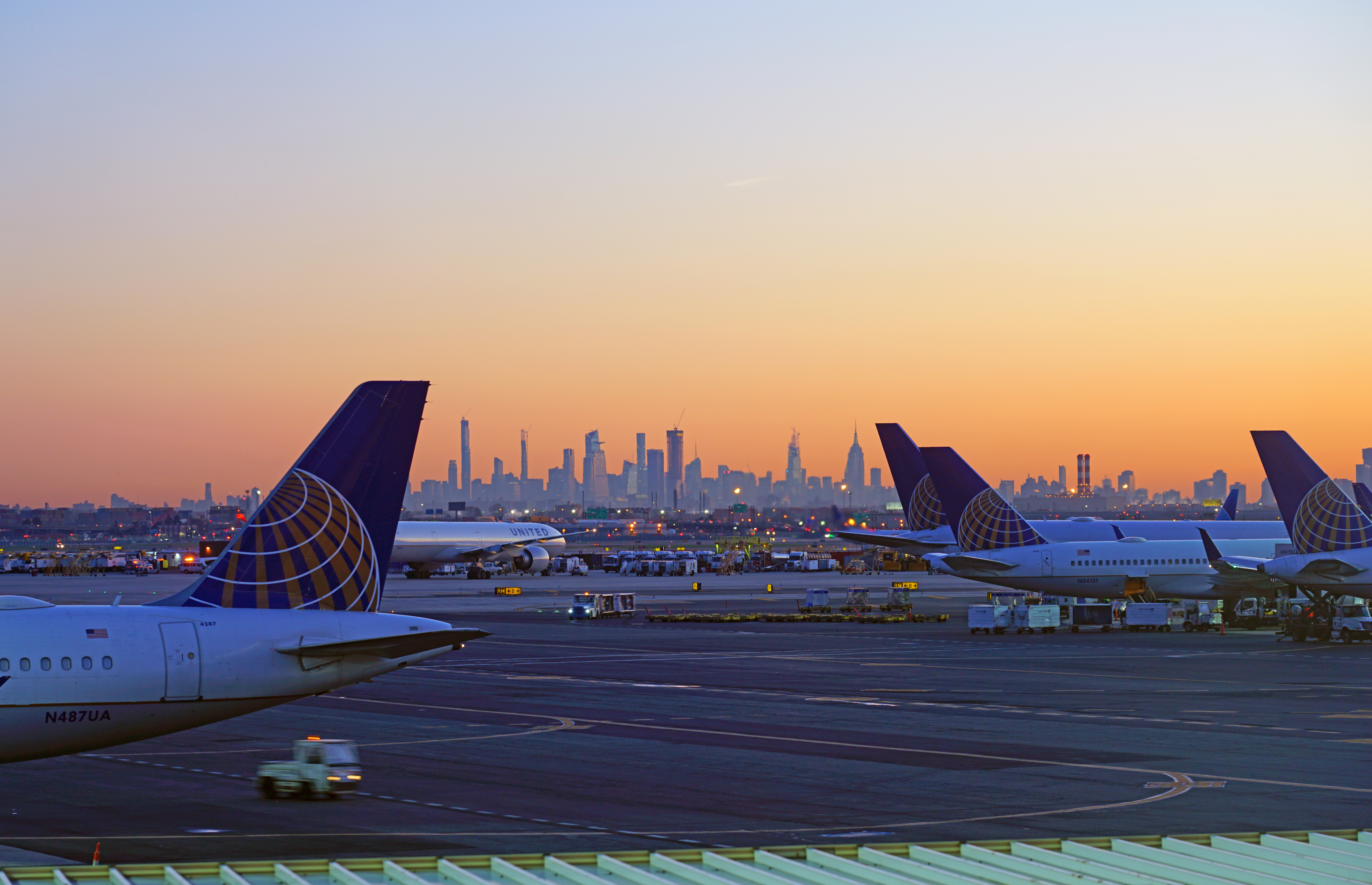 Newark air traffic controllers lost contact with aircraft for 30 seconds during power outage last week
