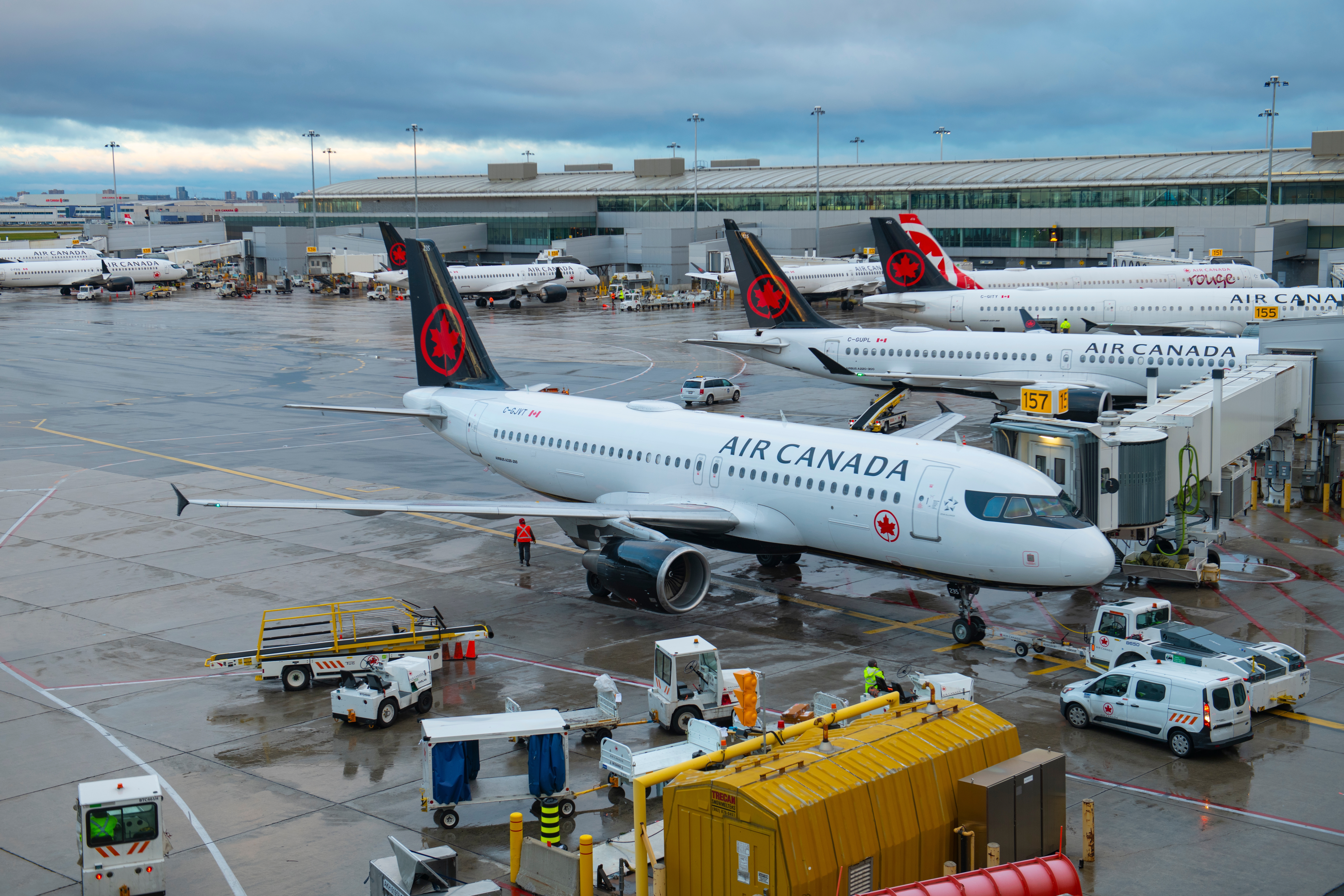 Air Canada flight attendants overwhelmingly approve strike action