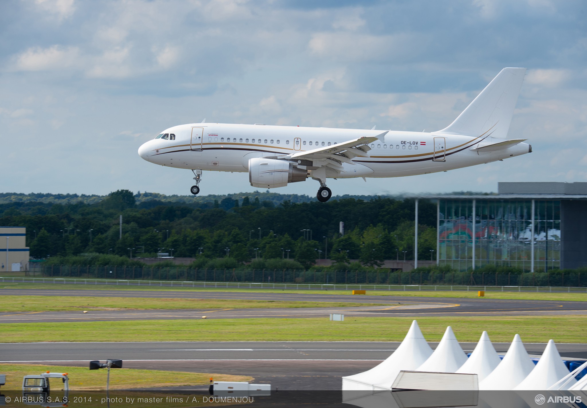 TAP M&E performs first sharklet refit on an ACJ319VIP