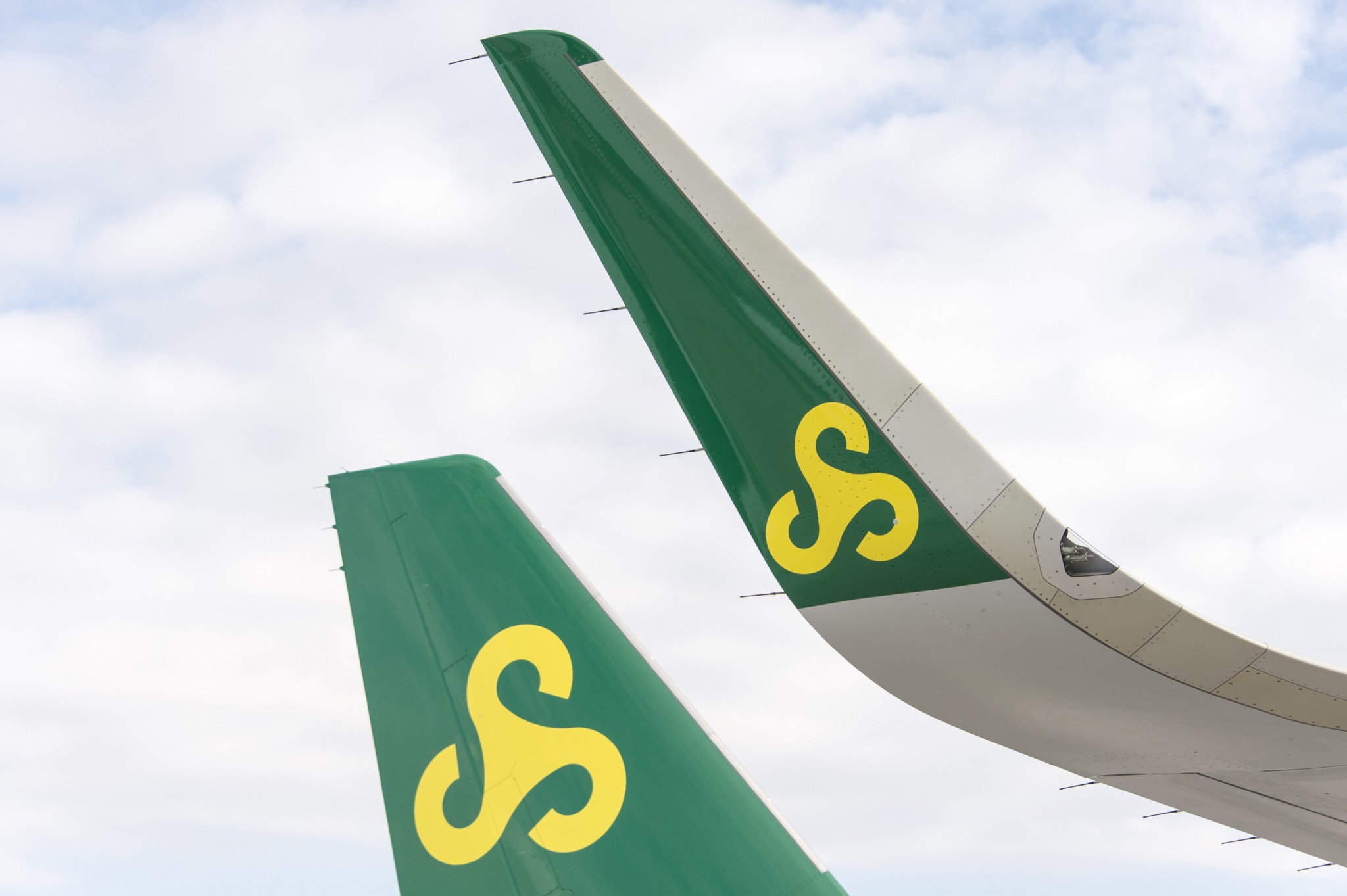 AWAS to lease three A320s to Spring Airlines