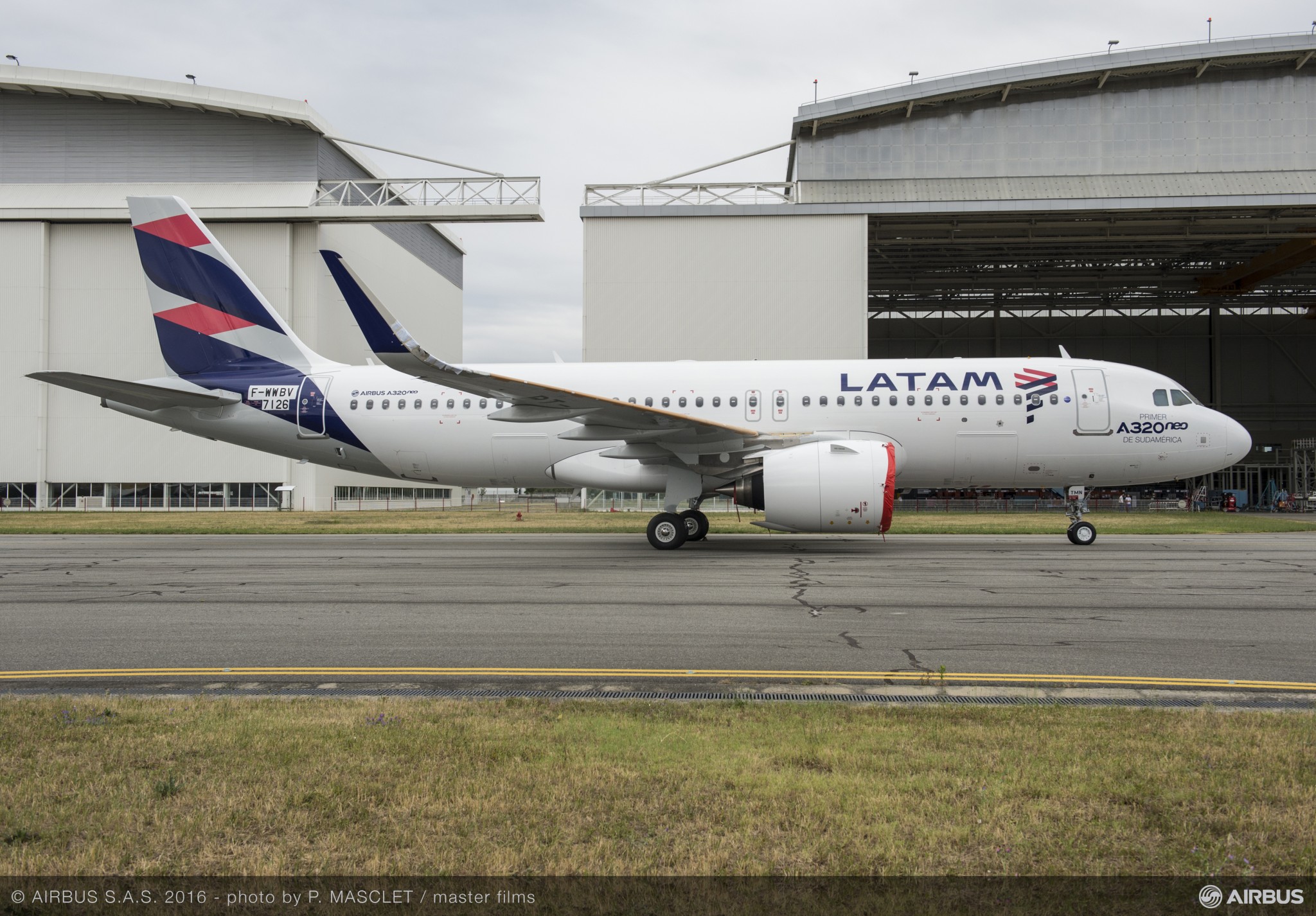 AerCap delivers new A350XWB to LATAM