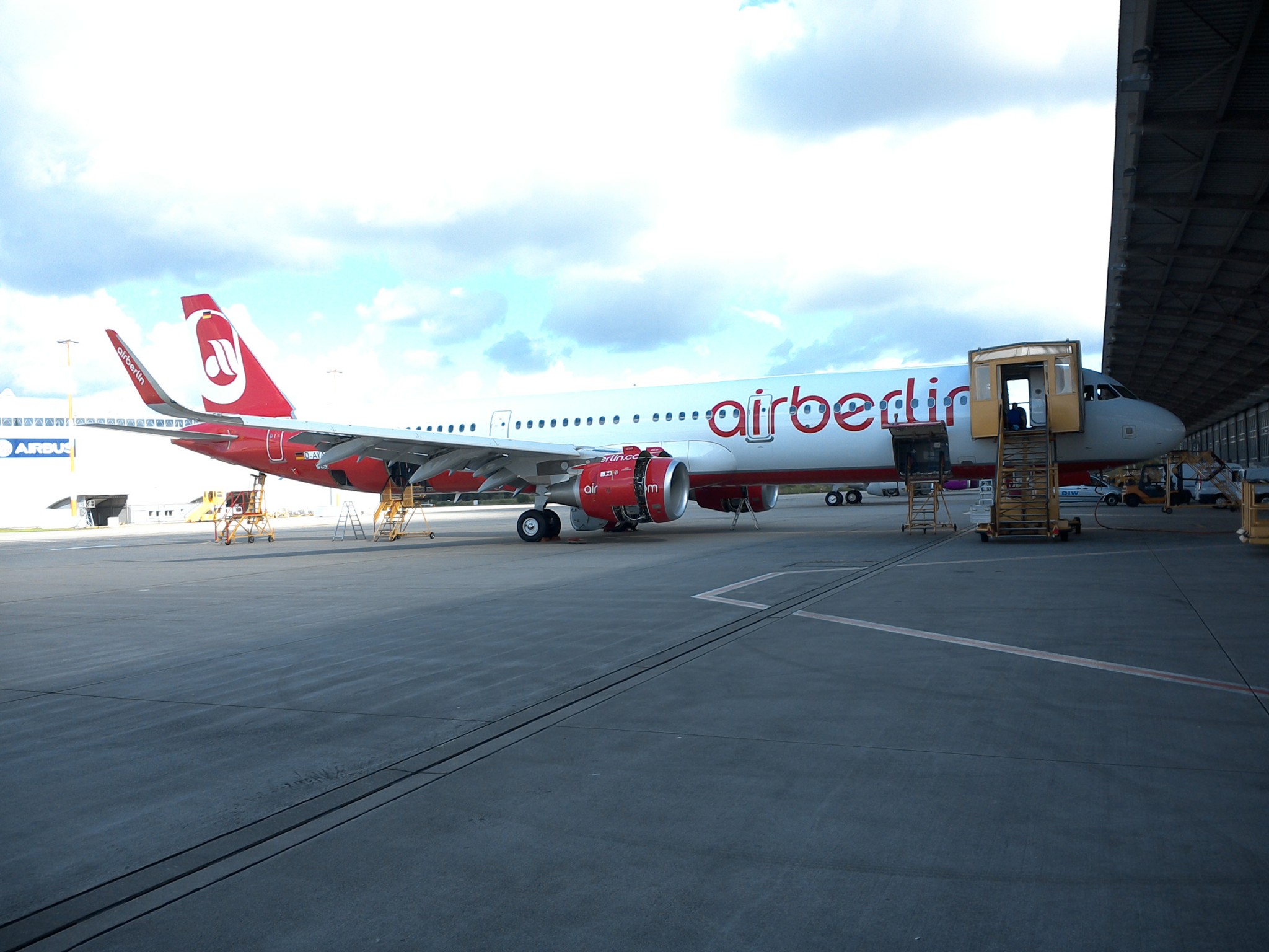 Avolon delivers one Airbus A321-200 to Air Berlin