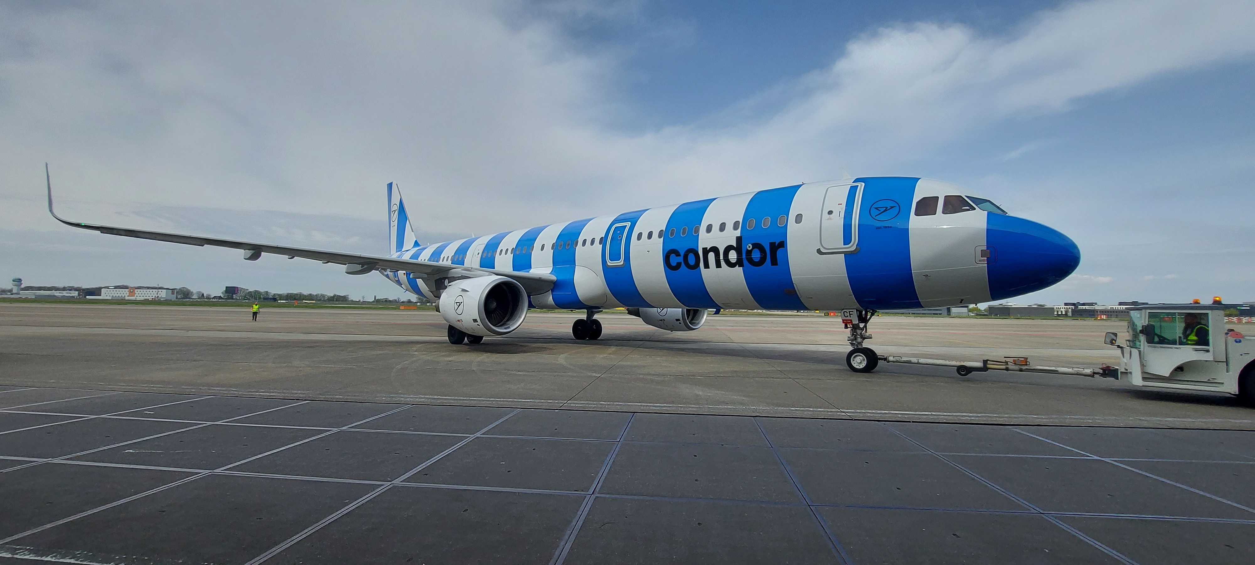 ALC delivers first of 19 A321neos to Condor