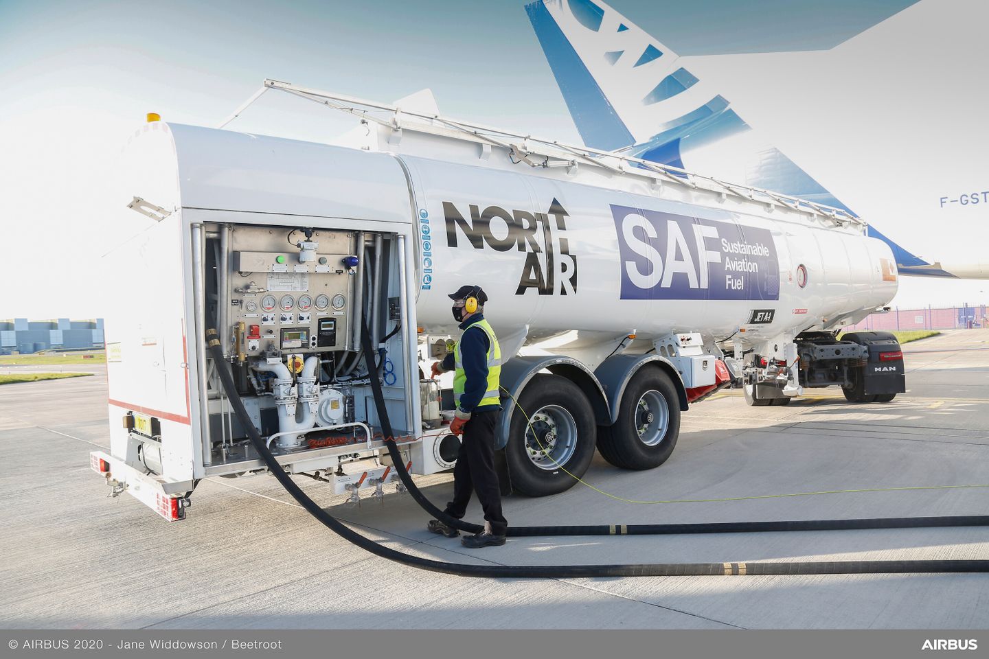 Airbus offers 5% pure SAF free-of-charge for customers departing from Toulouse and Hamburg