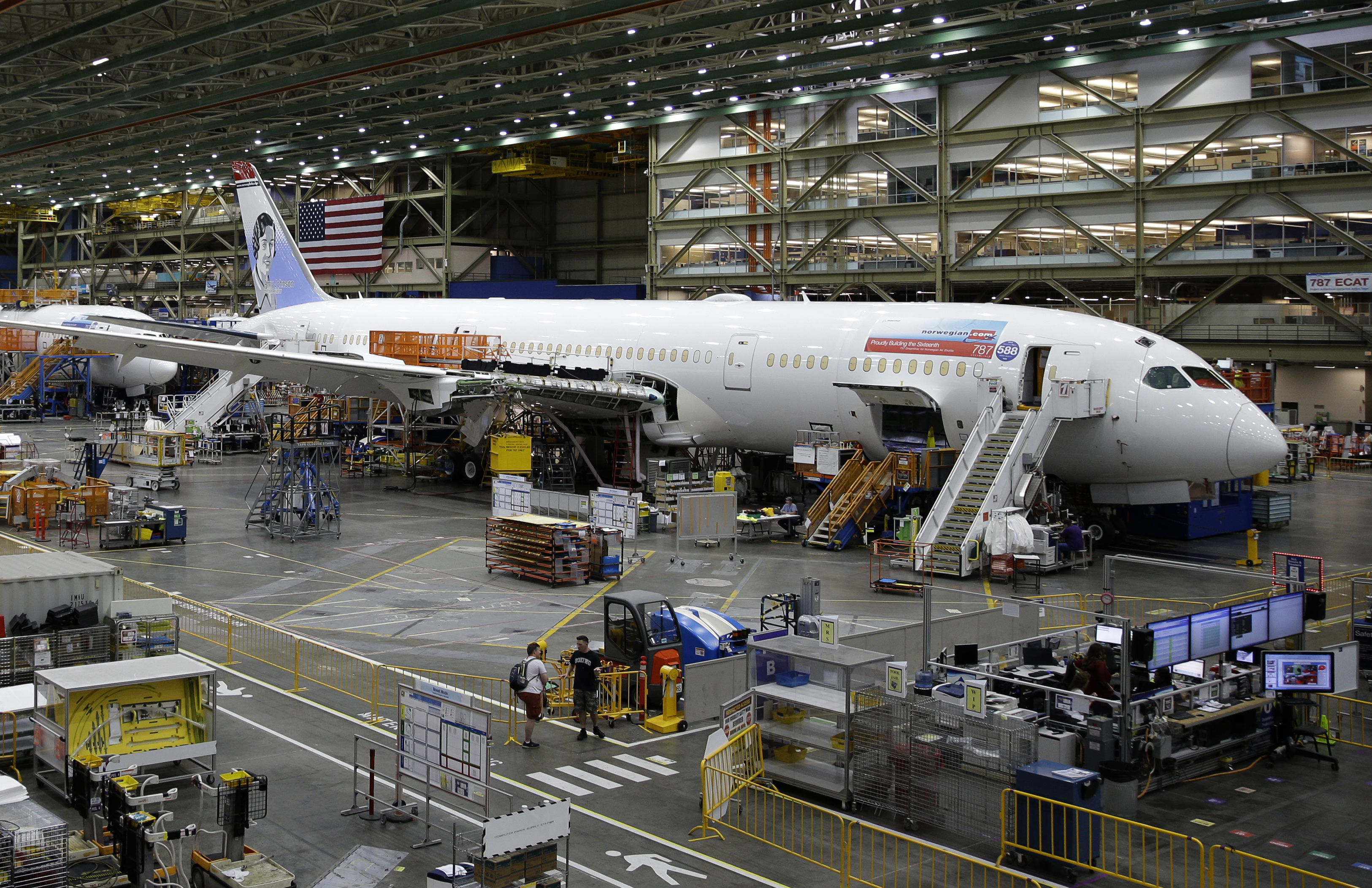 Boeing plans to boost Dreamliner & MAX production