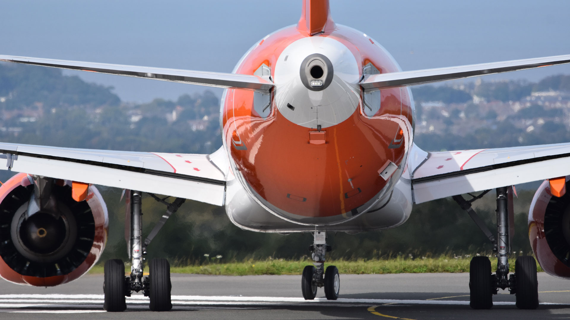 easyJet expects $1.1bn annual loss but sees “positive momentum” into 2022