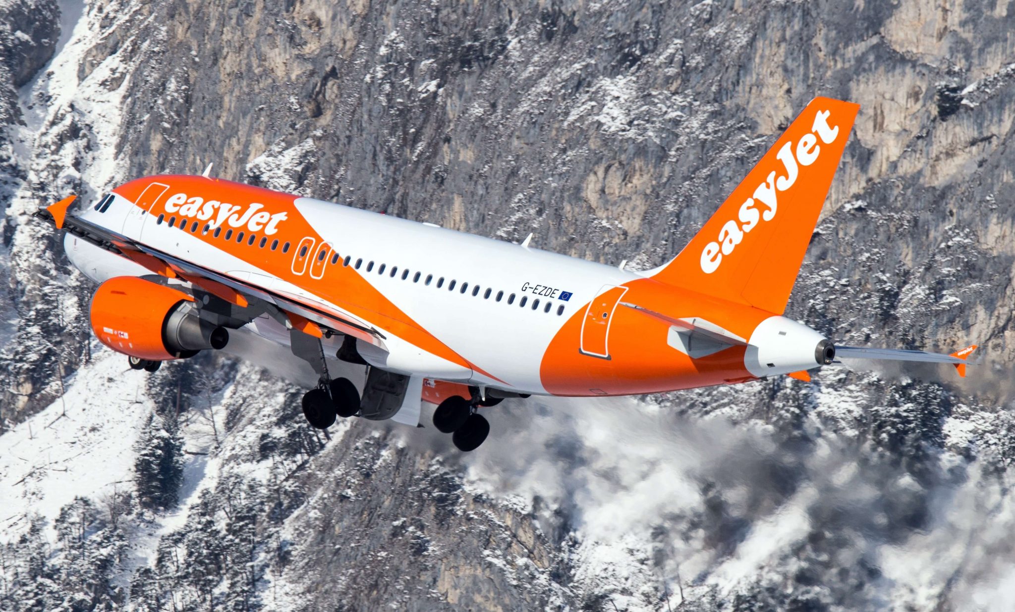 easyJet posts glum trading update