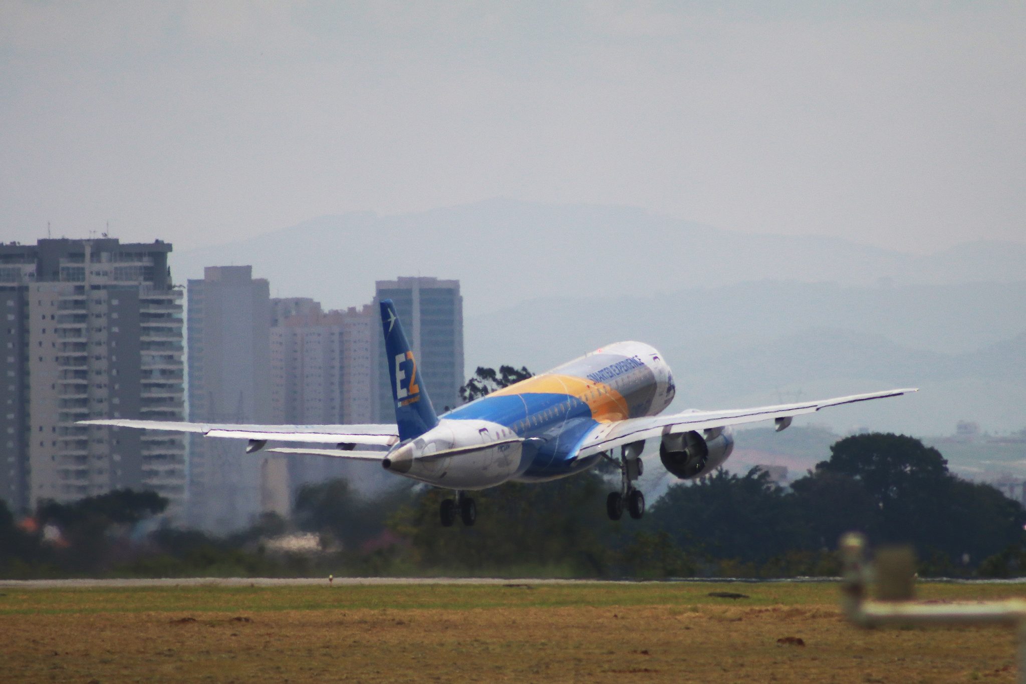 NAC delivers one E190 to Stobart Air