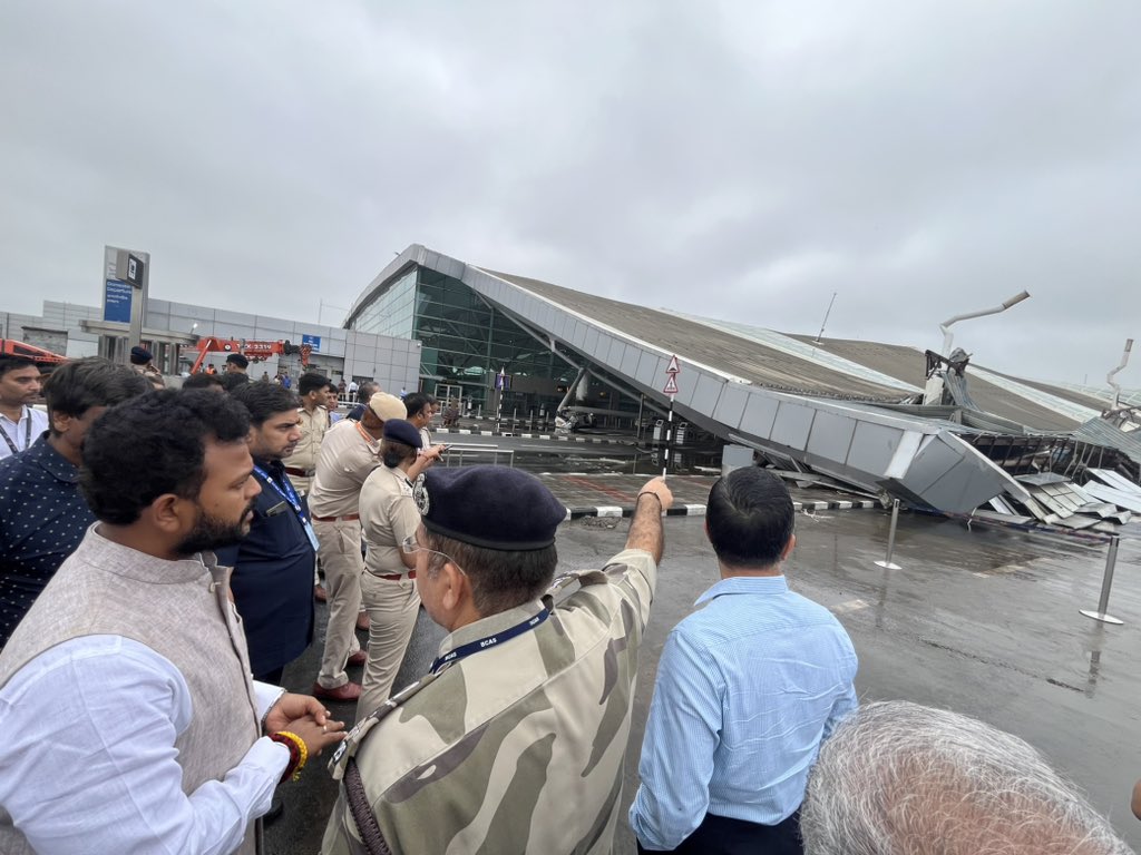 New Delhi airport roof collapses, one dead and six injured according to reports