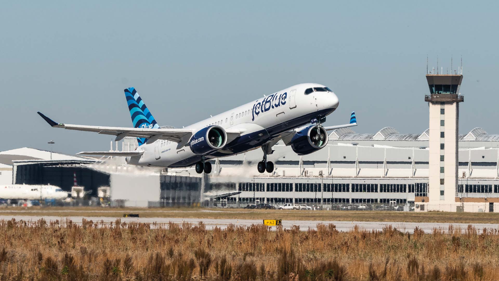 Solid quarter for JetBlue but warns of headwinds