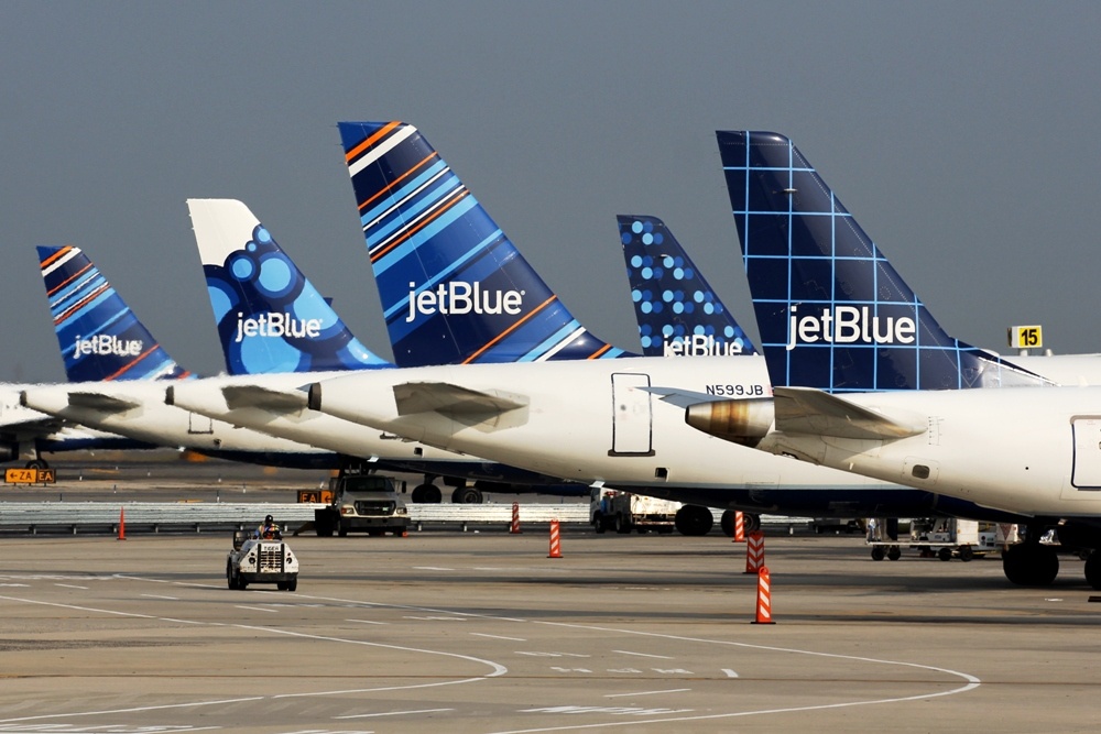 JetBlue battles Frontier for Spirit