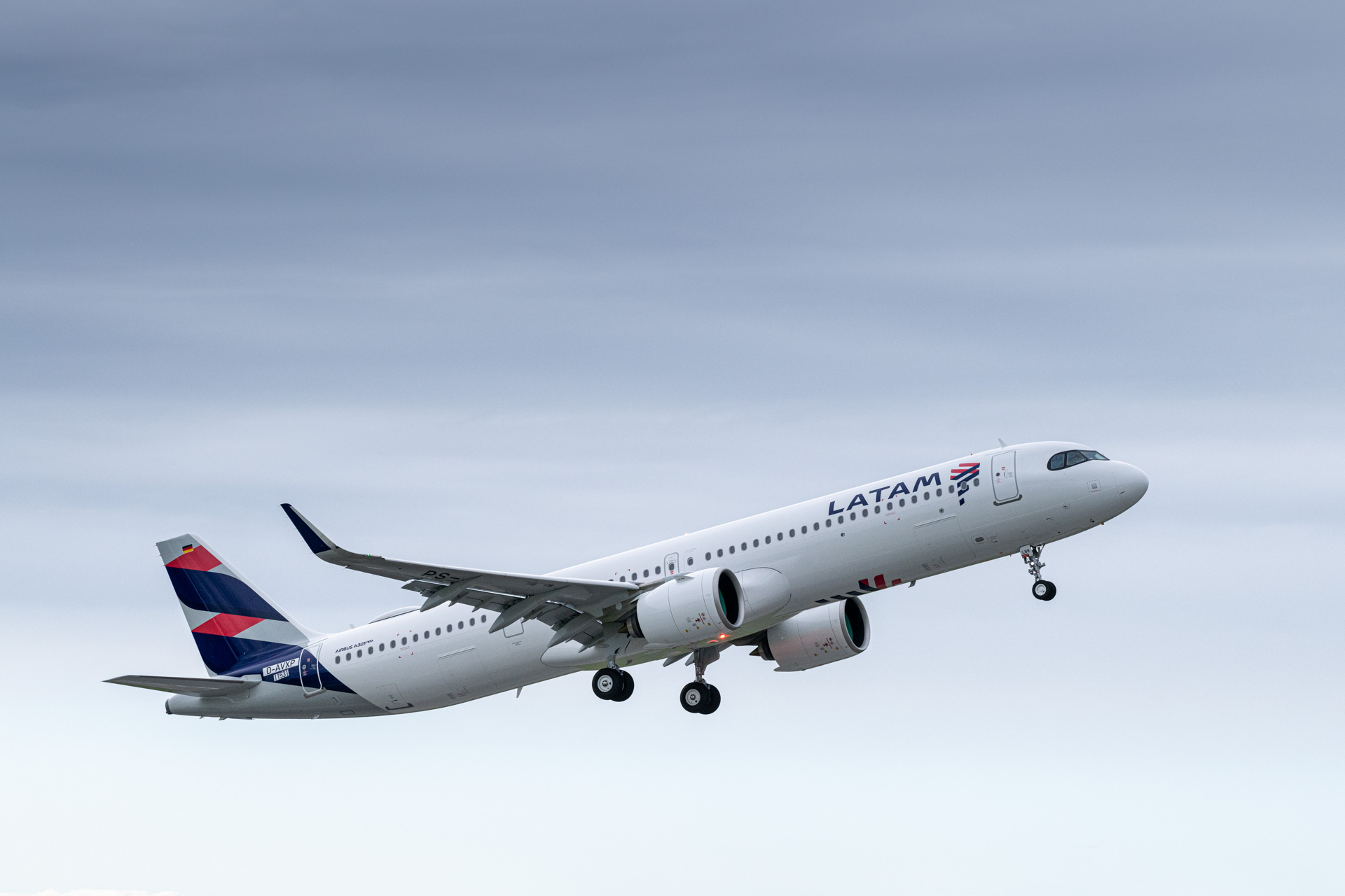 ALC delivers one A321 to LATAM Airlines