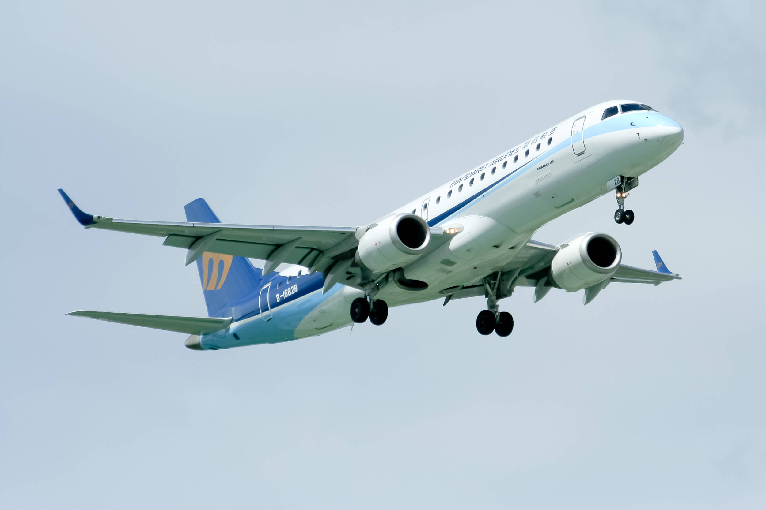 NAC delivers Embraer E190 to HOP!