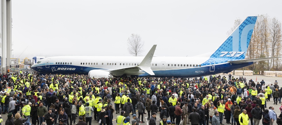 Boeing 737 MAX 10 makes its debut