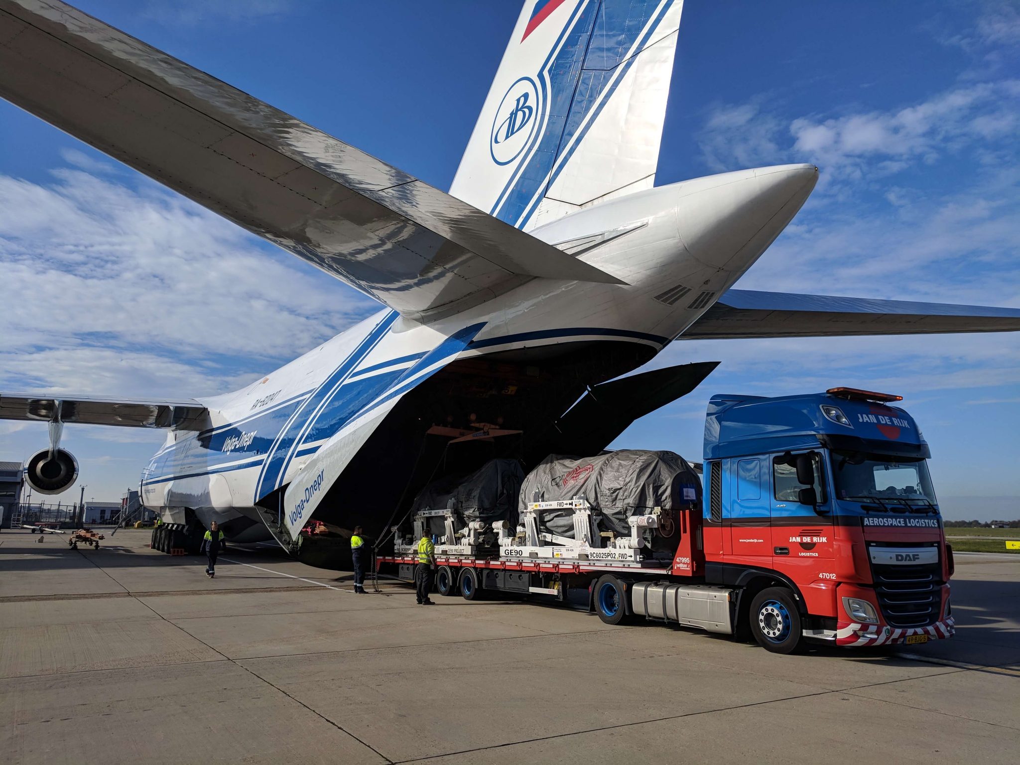 GE’s original flying testbed touches down at its new home at the Pima Air & SpaceMuseum