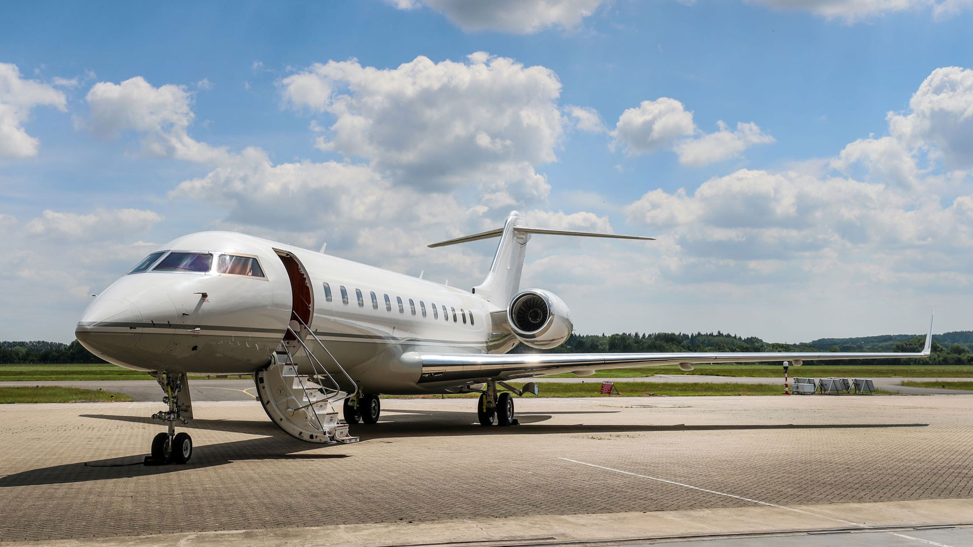 Planet 9 takes delivery of latest Global Express BD-700