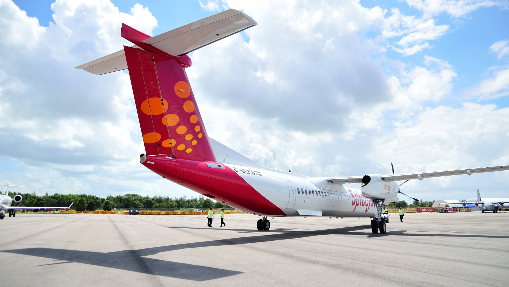 NAC delivers two DHC8-400s to SpiceJet on lease