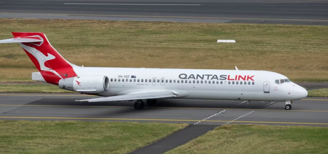 End of an era – Qantas bids farewell to first Boeing 717