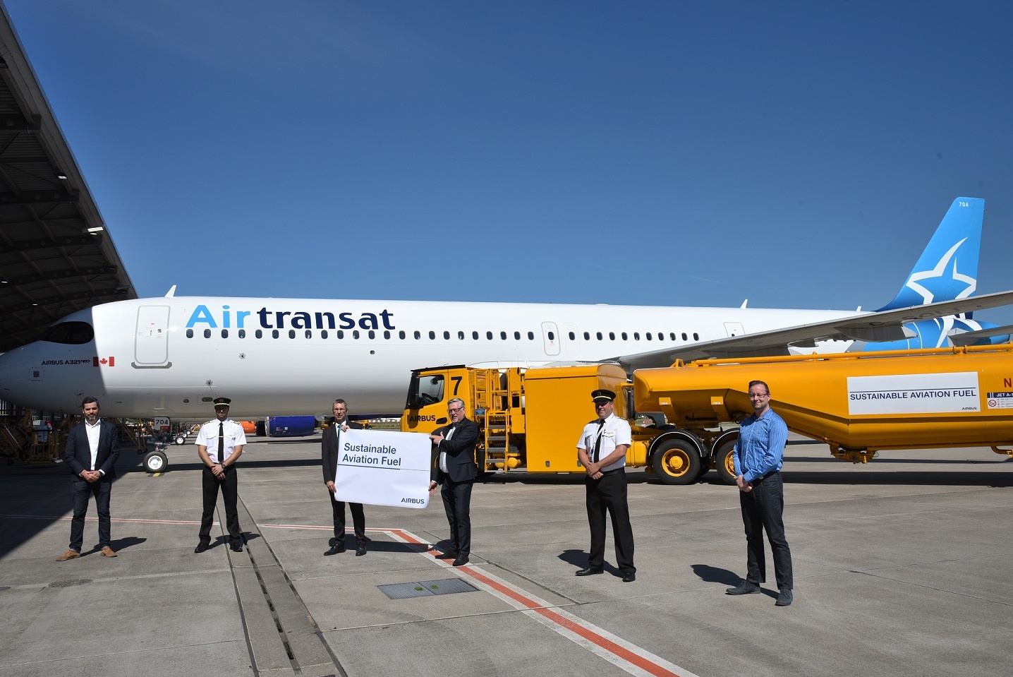 AerCap, Air Transat and Airbus celebrate milestone A321LR sustainable aviation fuel delivery flight