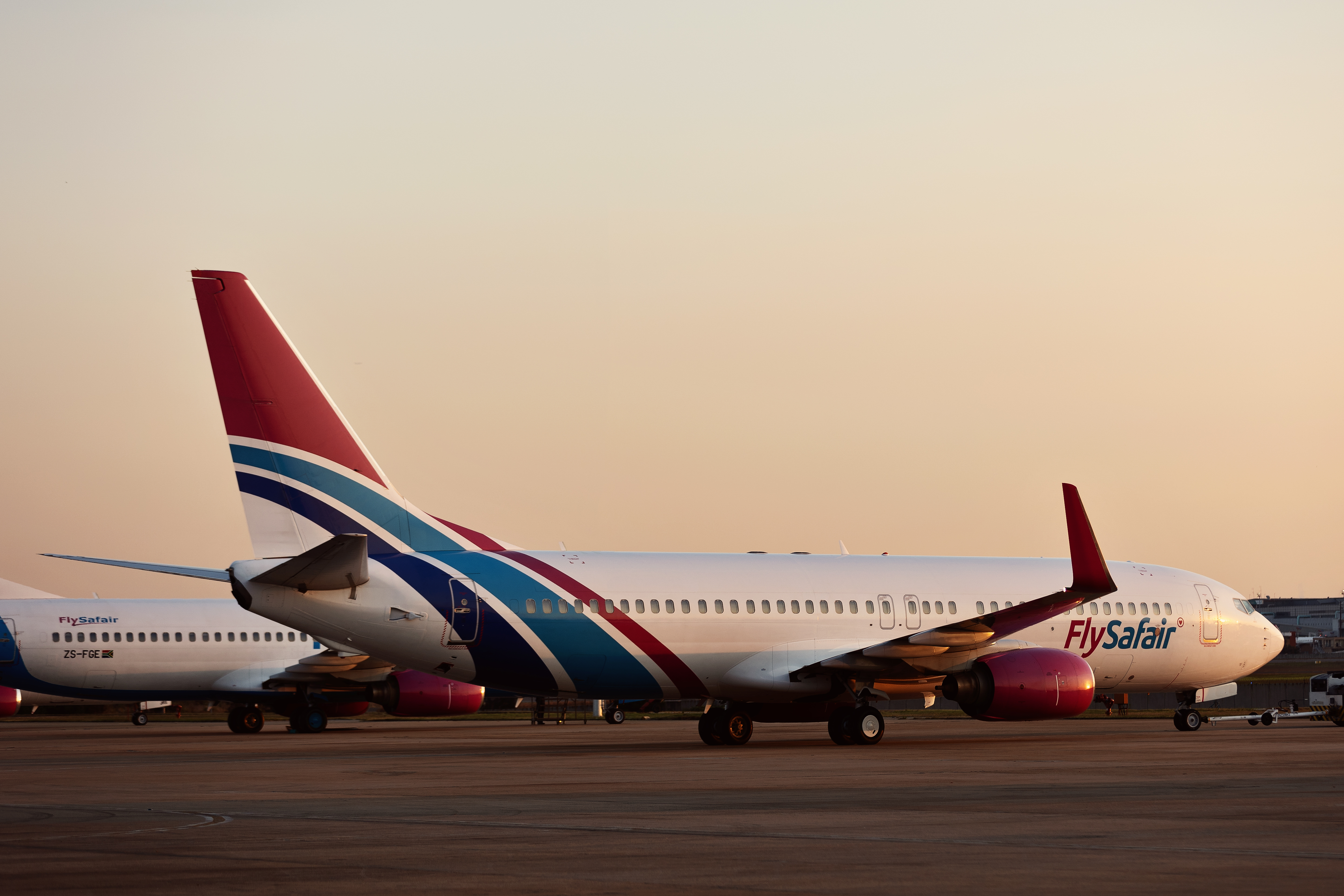 AELF leases one 737-800 to FlySafair