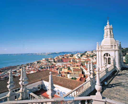 TAP brings back "stopover" partnership with Portugal's tourism body