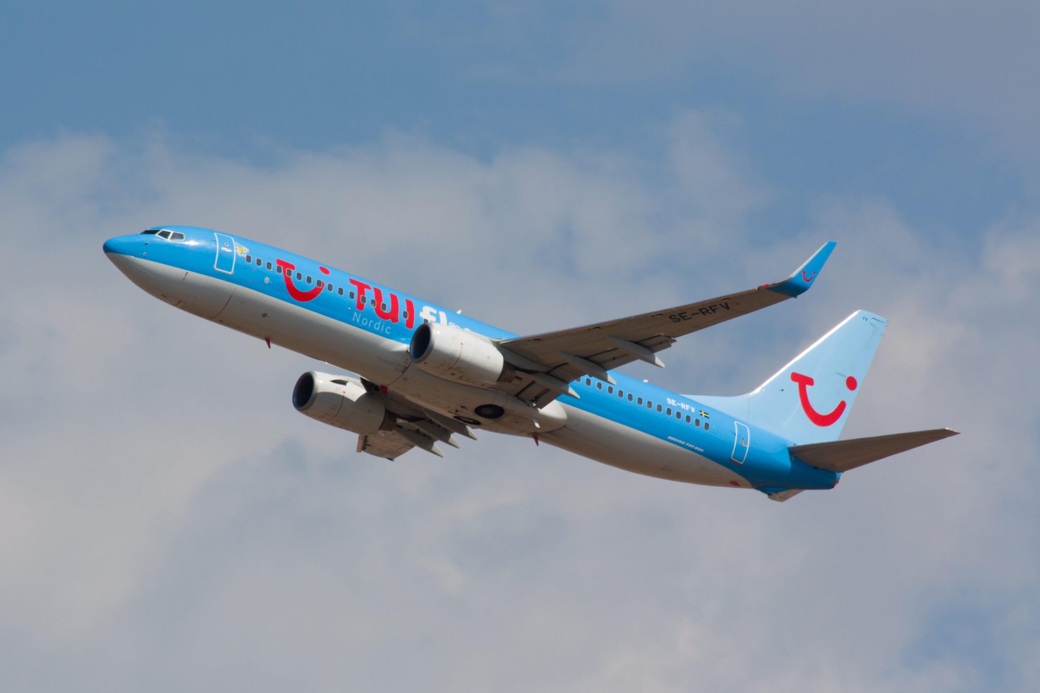 Tui to lay off 8000 employees 