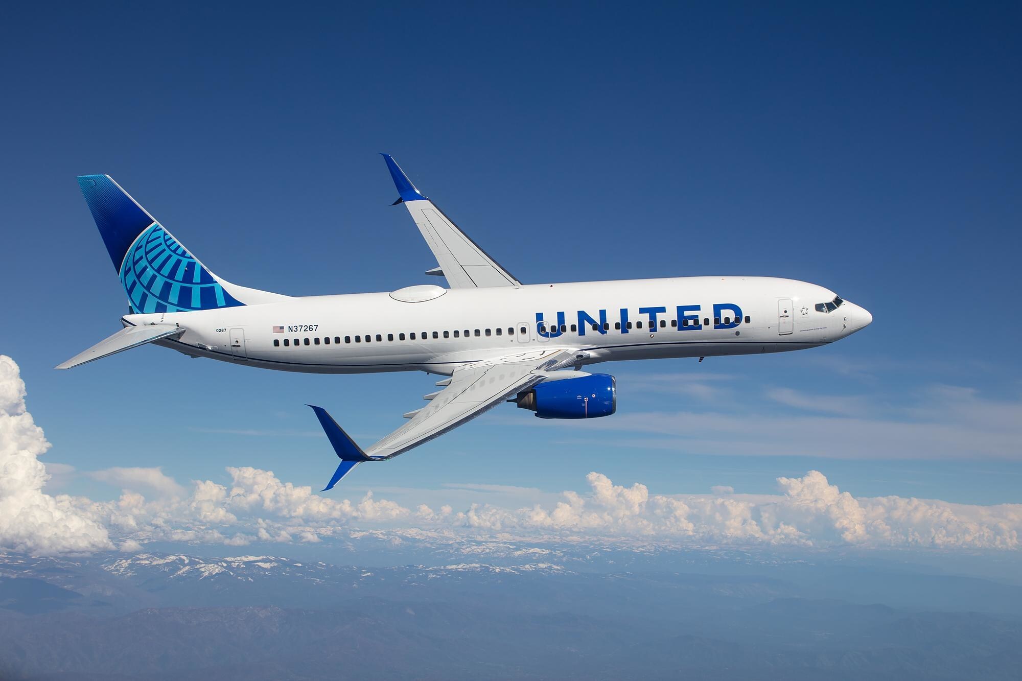 United Airlines reports positive second quarter  