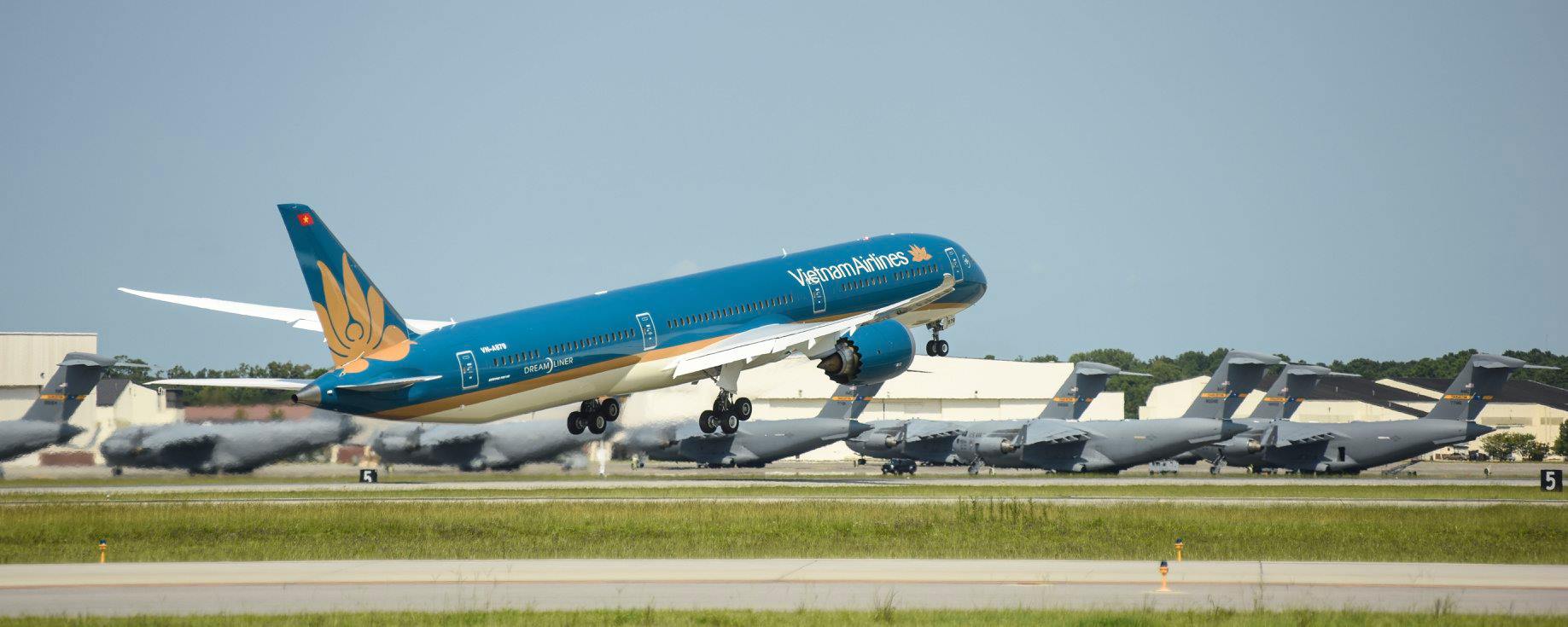 Vietnam Airlines to sell three A321 to raise revenue