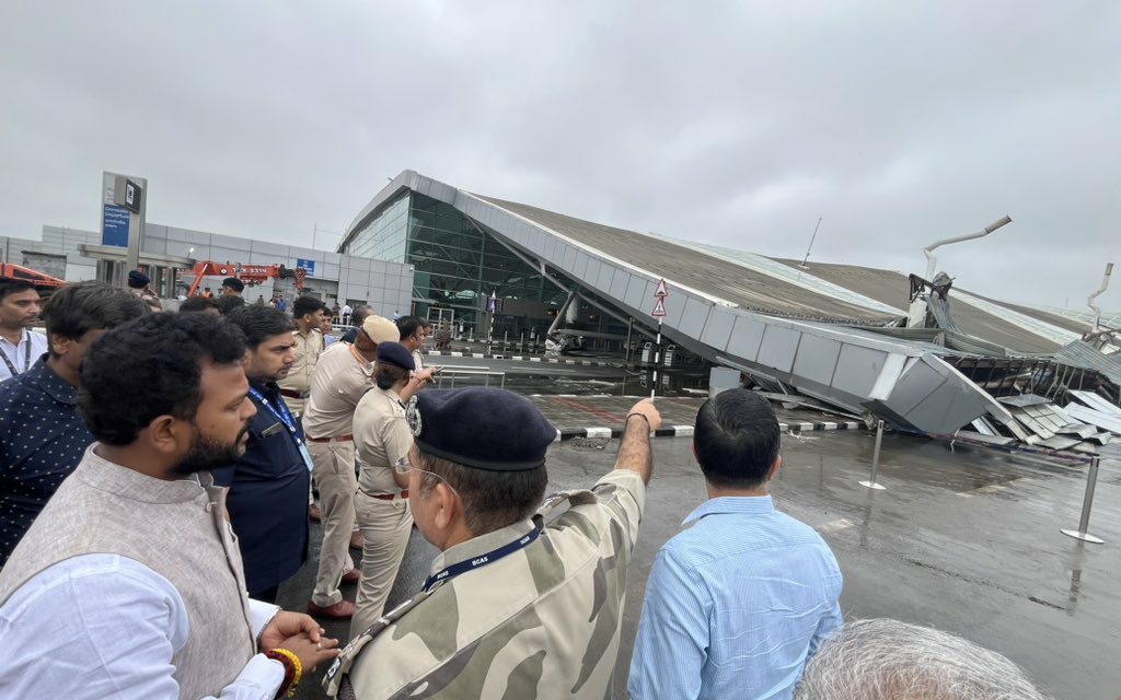 New Delhi airport roof collapses, one dead and six injured according to reports